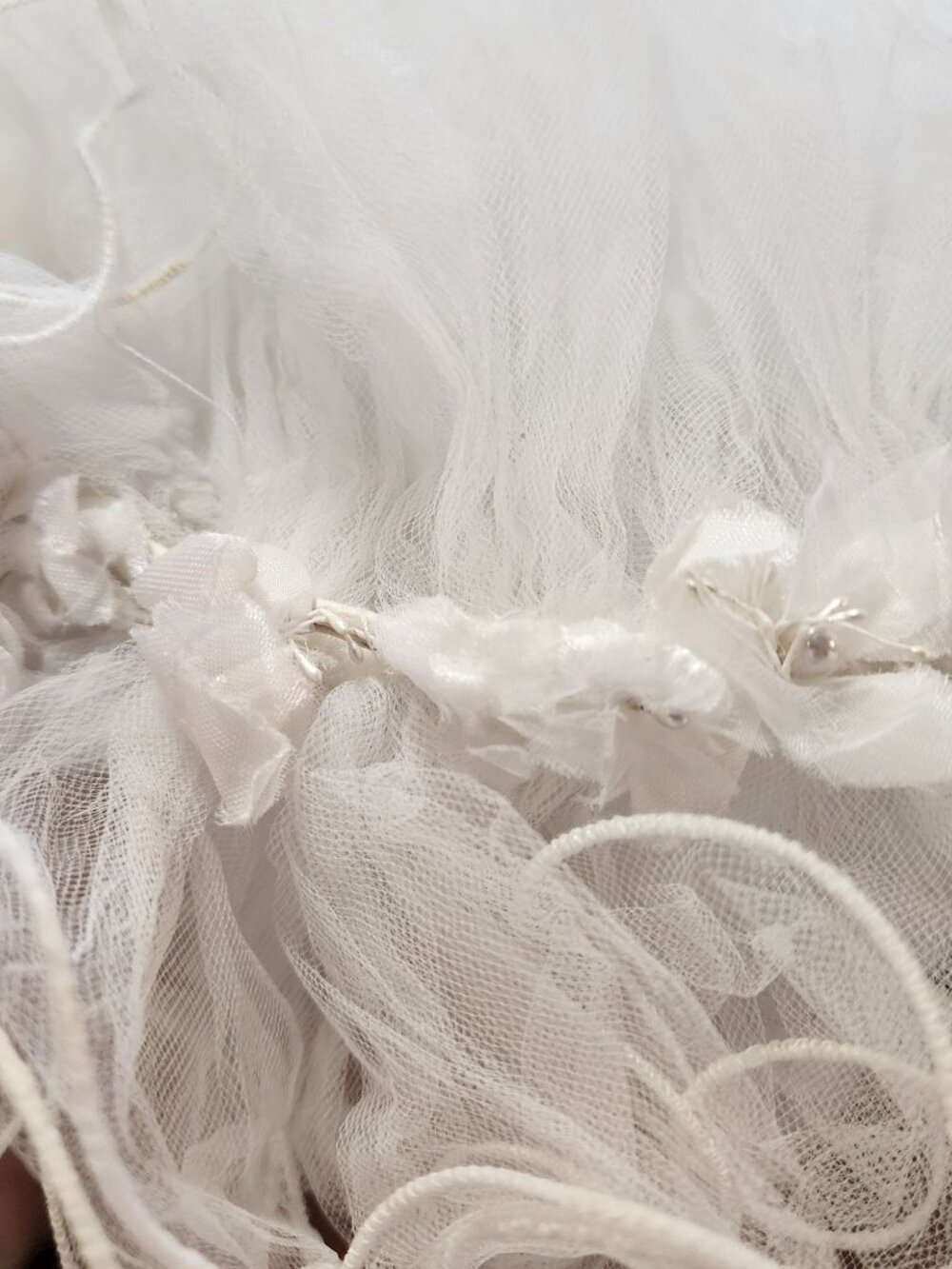 Wedding Veil elbow-length veil characterized multiple layers sheer tulle creates - Picture 3 of 5